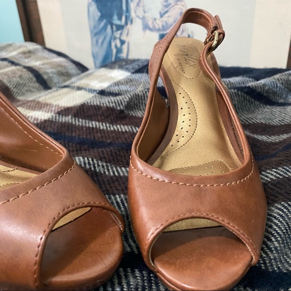 4 for $20 Dexflex Comfort Shoes Heels - Picture 9 of 11